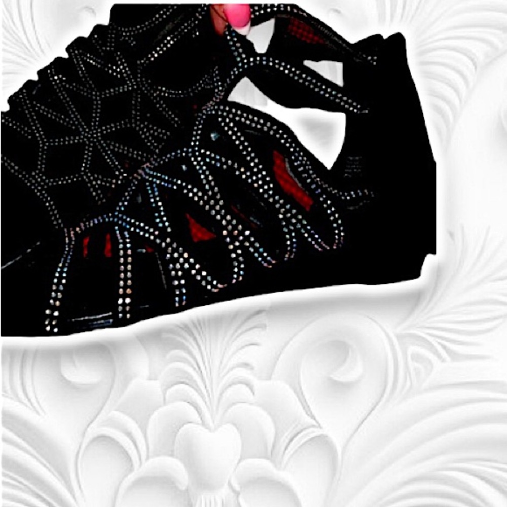 5/$25 Daisy Fuentes sandals